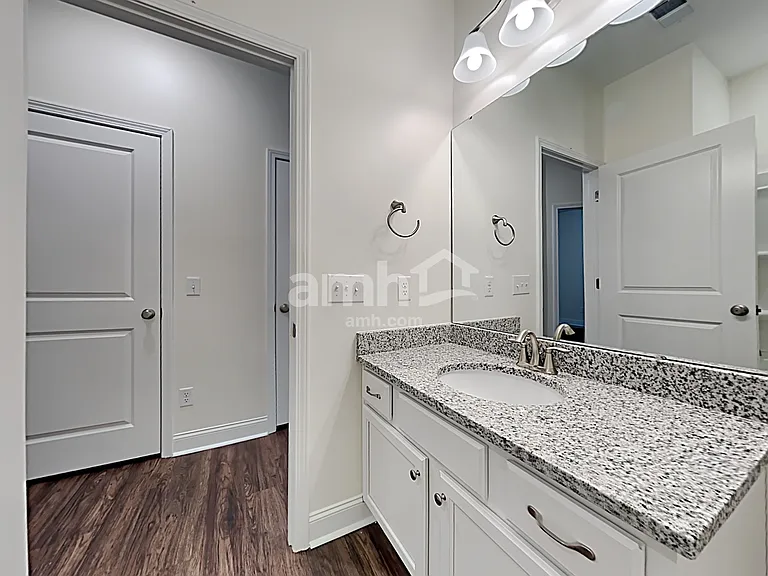 603 E Lionel Rd — Photo 14