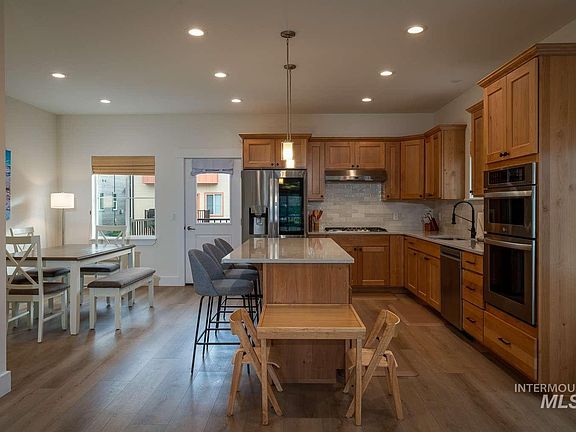 4th image of 2468 Shenandoah Dr
