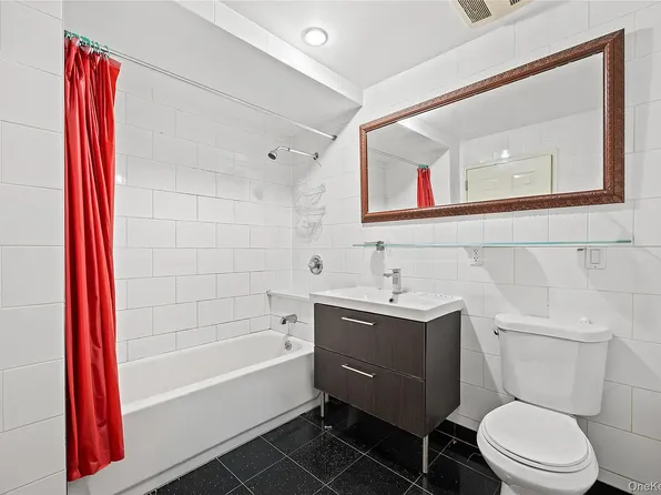 106-07 Northern Boulevard image 11 of 18