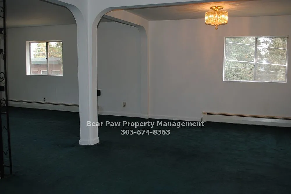 3 bed, 1.0 bath, 2000 sqft, $2,440 — Photo 3
