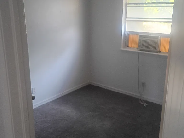 1520 Hampton Dr — Photo 6