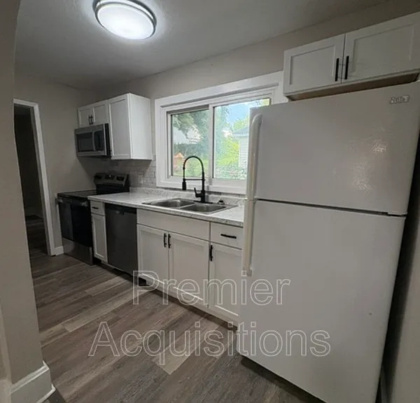 3318 Fernwood Ave — Photo 6