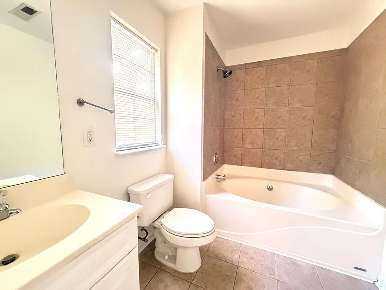 4105 Perrine St — Photo 15