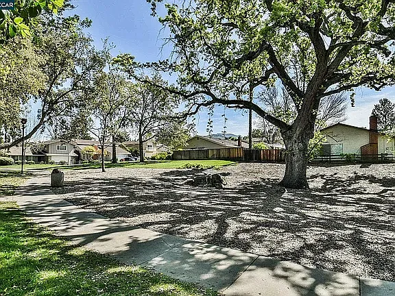 4413 Sugarland Ct — Photo 42