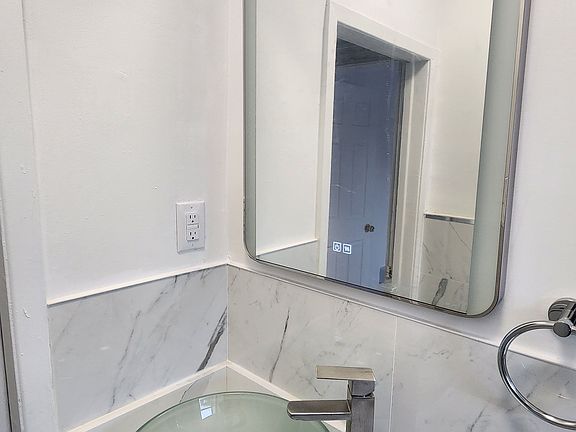 5th image of 498 King St E #2