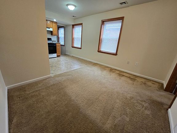 3rd image of 819 N Franklin St #3F
