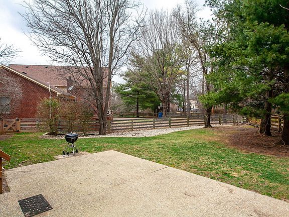 7708 Greenlawn Rd-47