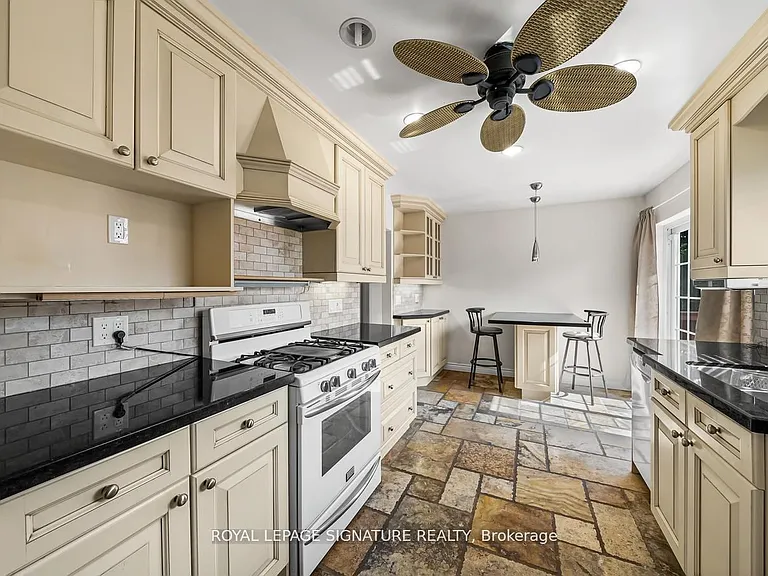 21 Broadlands Blvd — Photo 9