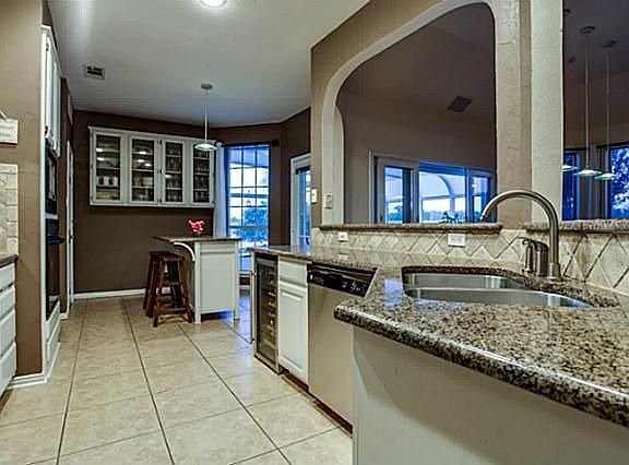 4th image of 8908 Lakewood Dr