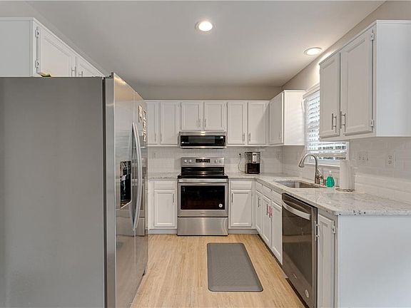 3rd image of 12432 Grace Hill Ln