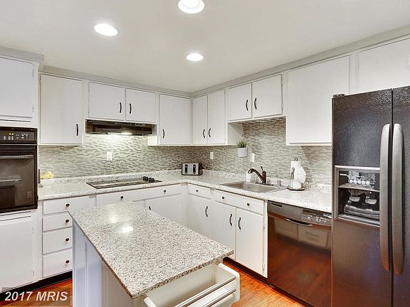 Kitchen with loads of upgrades!