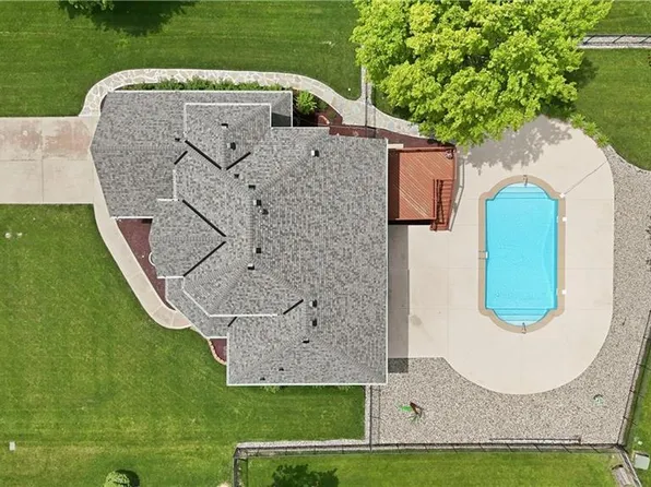 1305 SW Crystal Creek Pl, Blue Springs, MO 64015