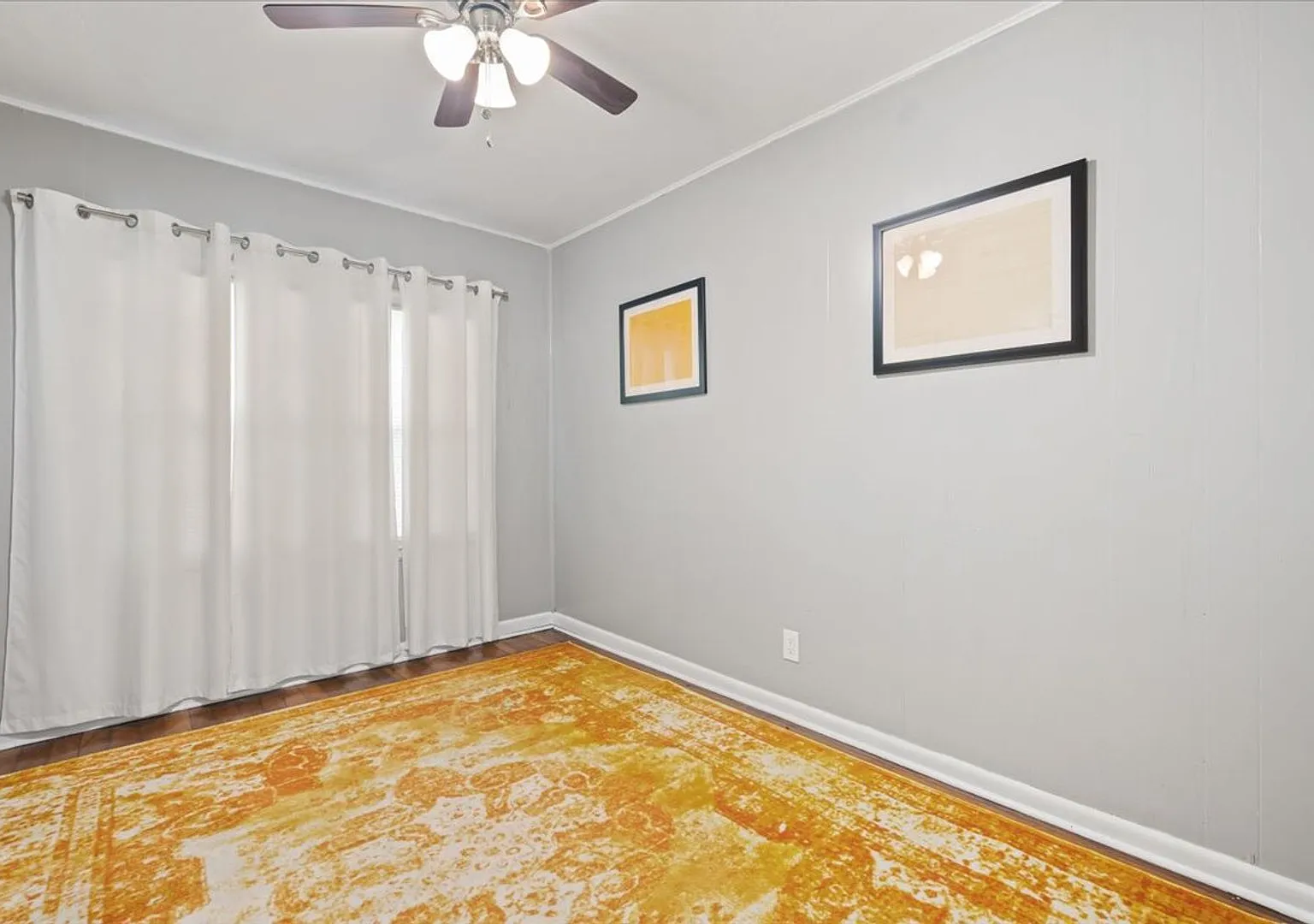 Charming Duplex with Fenced Yard Near Daffin Park 1306 E 53rd St — Photo 2