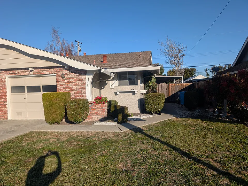1235 Manchester Dr
