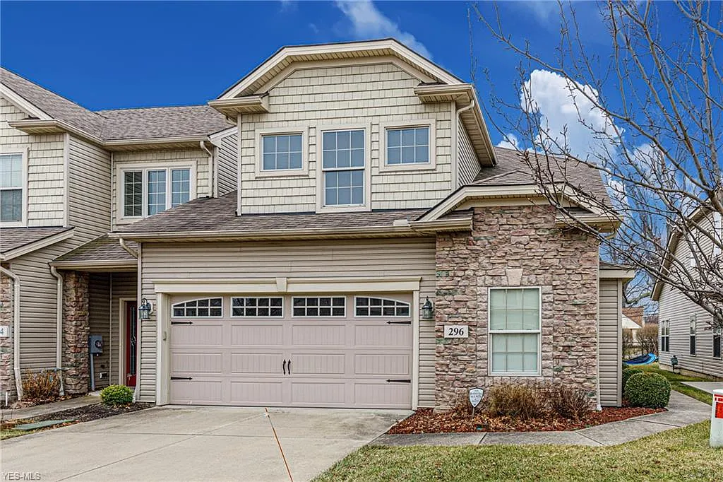 296 Lakewick Ln photo 1