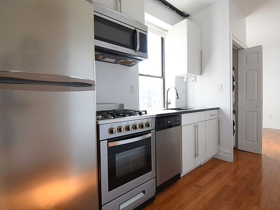 5th image of 359 W 54th St APT 4FS