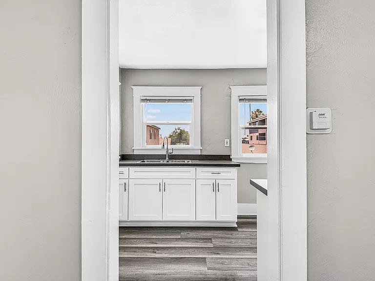 1557 Pine Ave — Photo 5