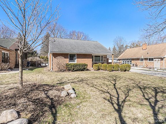 5th image of 2106 Carhart Ave