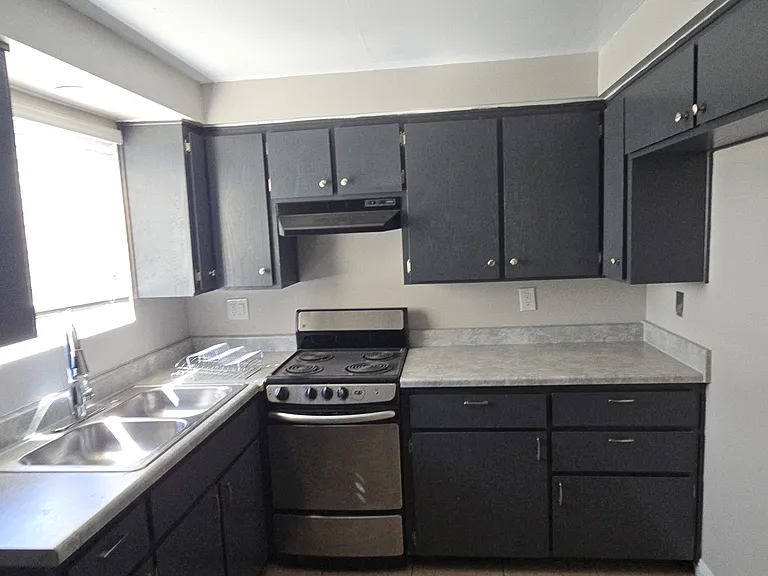 7146 N 57th Ave — Photo 2