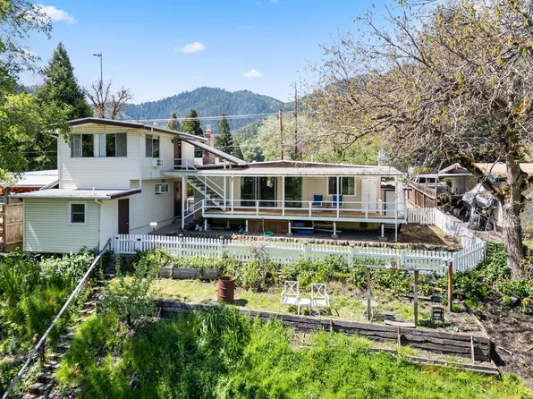 4828 Rogue River Hwy, Gold Hill, OR 97525