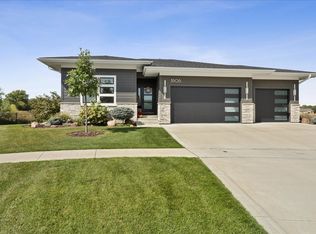 7606 NW 95th Ct, Johnston, IA 50131