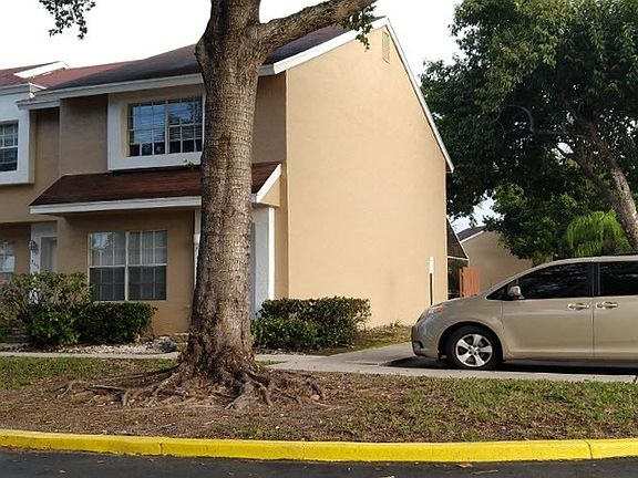 3rd image of 7112 Woodmont Ave