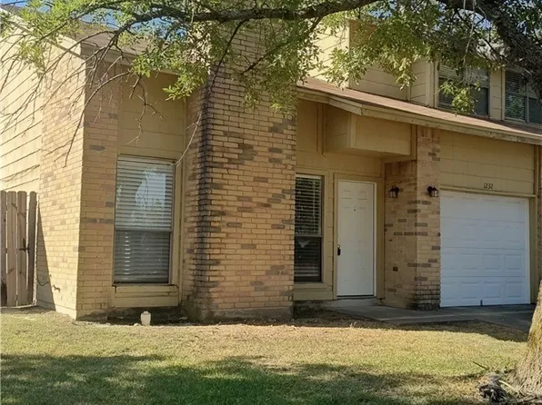 1232 Royal Crest Dr, Killeen, TX 76549