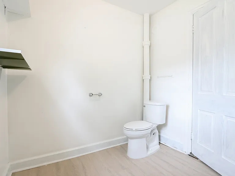 227 E Garrison St #1 — Photo 13