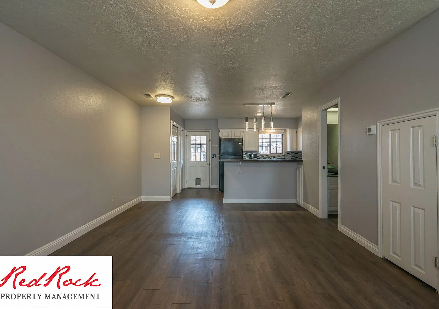 2 Bedroom Townhome with Balcony! — Photo 3