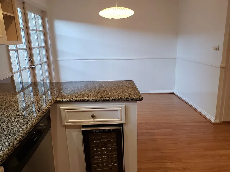 638 Wilcox Ave — Photo 6