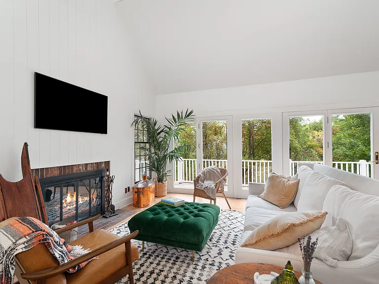 135 Layfield Dr — Photo 5