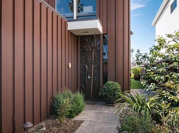 2990 Reef St-print-009-59-Front Entry-41