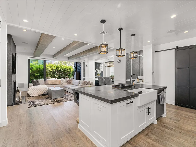 2037 E Ocean Blvd — Photo 8