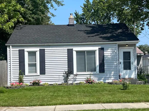 22901 Hoffman St, Saint Clair Shores, MI 48082