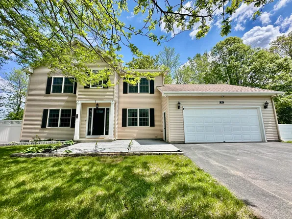24 Independence Dr, Plattsburgh, NY 12901