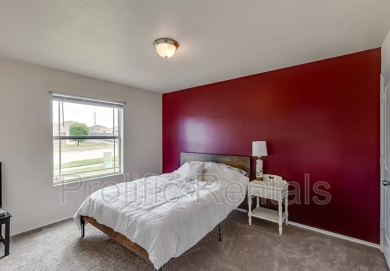 5102 Screaming Eagle Cir — Photo 24