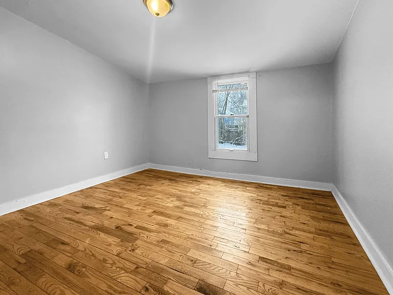 309 Eastern Ave SE #1 — Photo 4