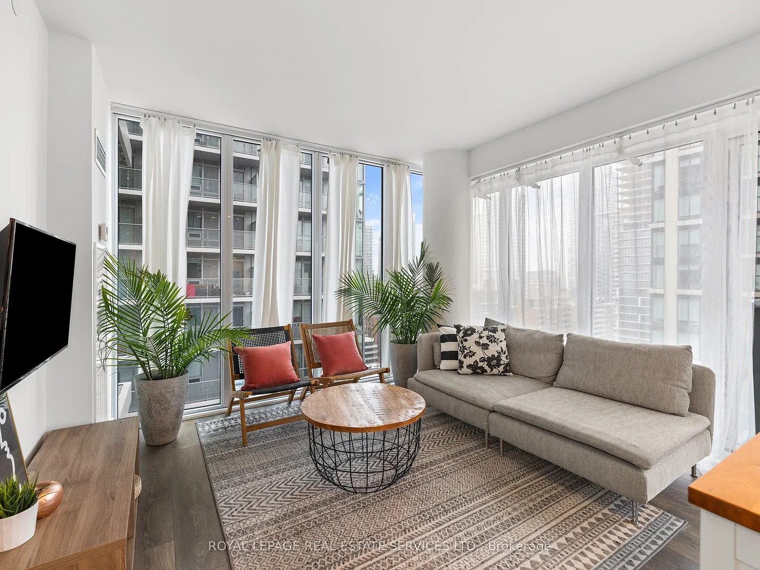 2 bed, $2,800 — Photo 4