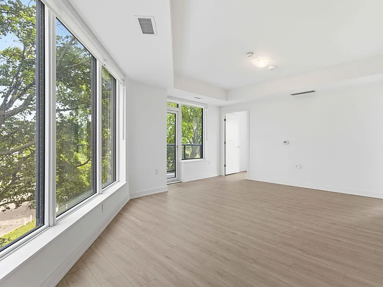 7439 Kingston Rd — Photo 49