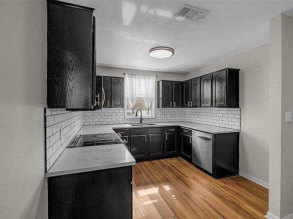 3rd image of 1304 E Polk Avenue
