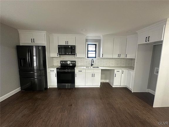2nd image of 274 W Railroad St