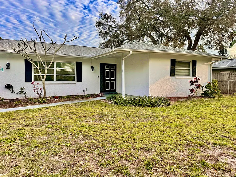 4594 Parnell Dr — Photo 1