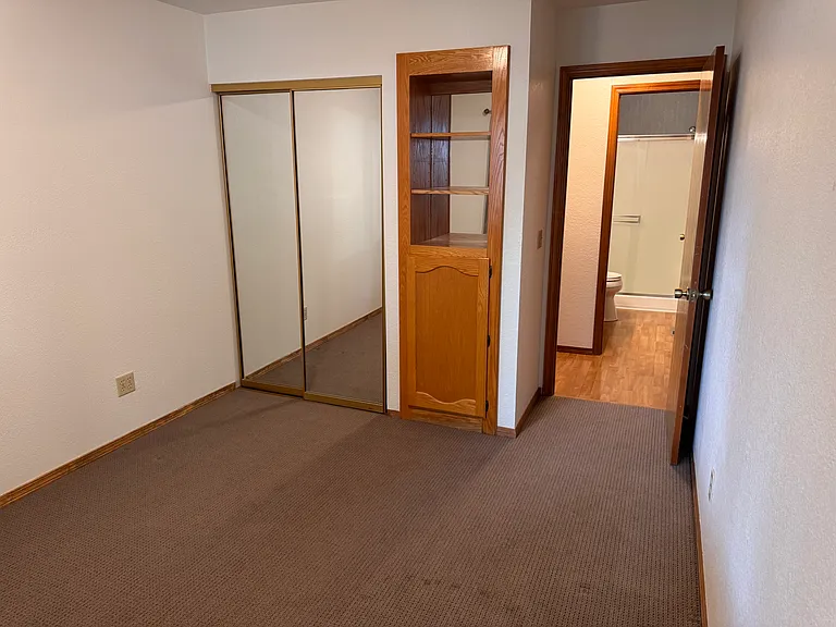 2831 N Walnut Hills Dr — Photo 8
