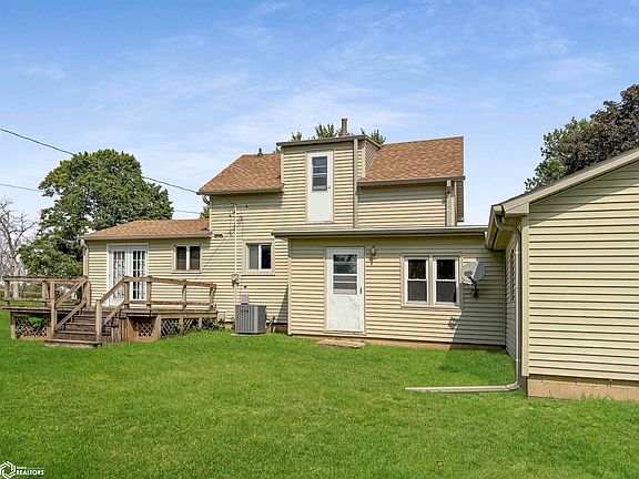 26th image of 608 Douglas Ave