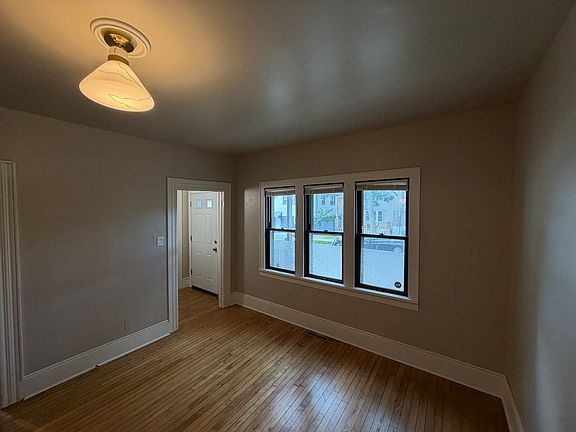 4th image of 2471 N Fratney St