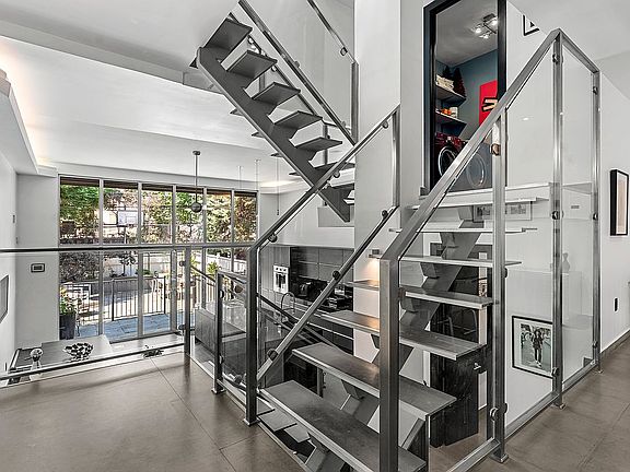 4th image of 293 Clifton Pl