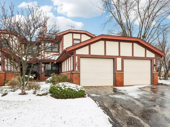 8822 W Knoll Ct, Franklin, WI 53132