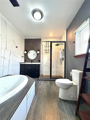 1528 Cherokee Ave — Photo 9
