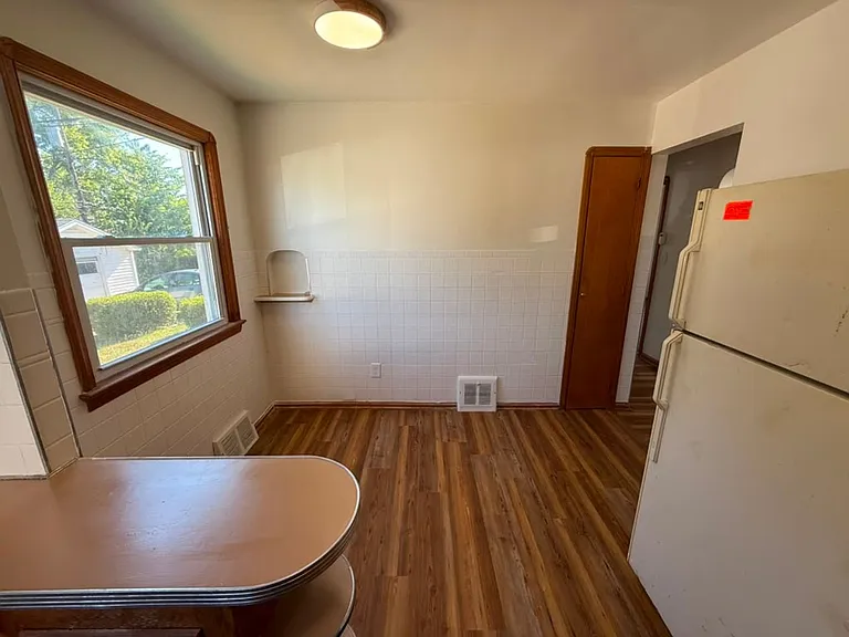 16011 Maplewood Ave — Photo 6