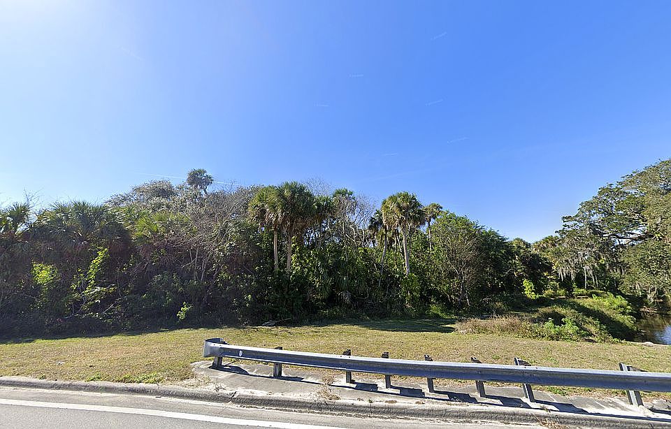 2nd image of 2400 Country Club Rd
